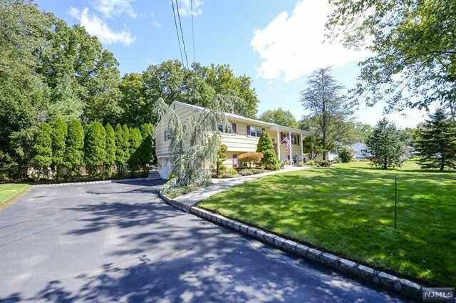 Property Photo:  71 Thackeray Road  NJ 07436 