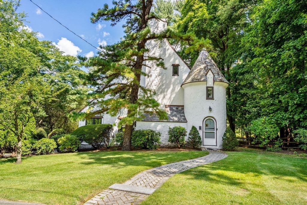 Property Photo:  115 Dorset Rd  MA 02468 