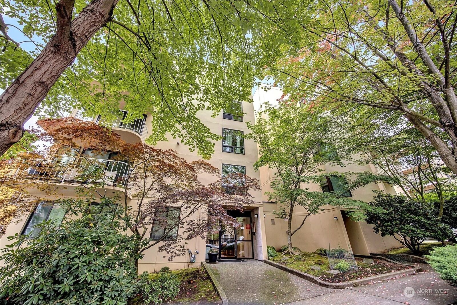 Property Photo:  619  5th Avenue W 202  WA 98119 