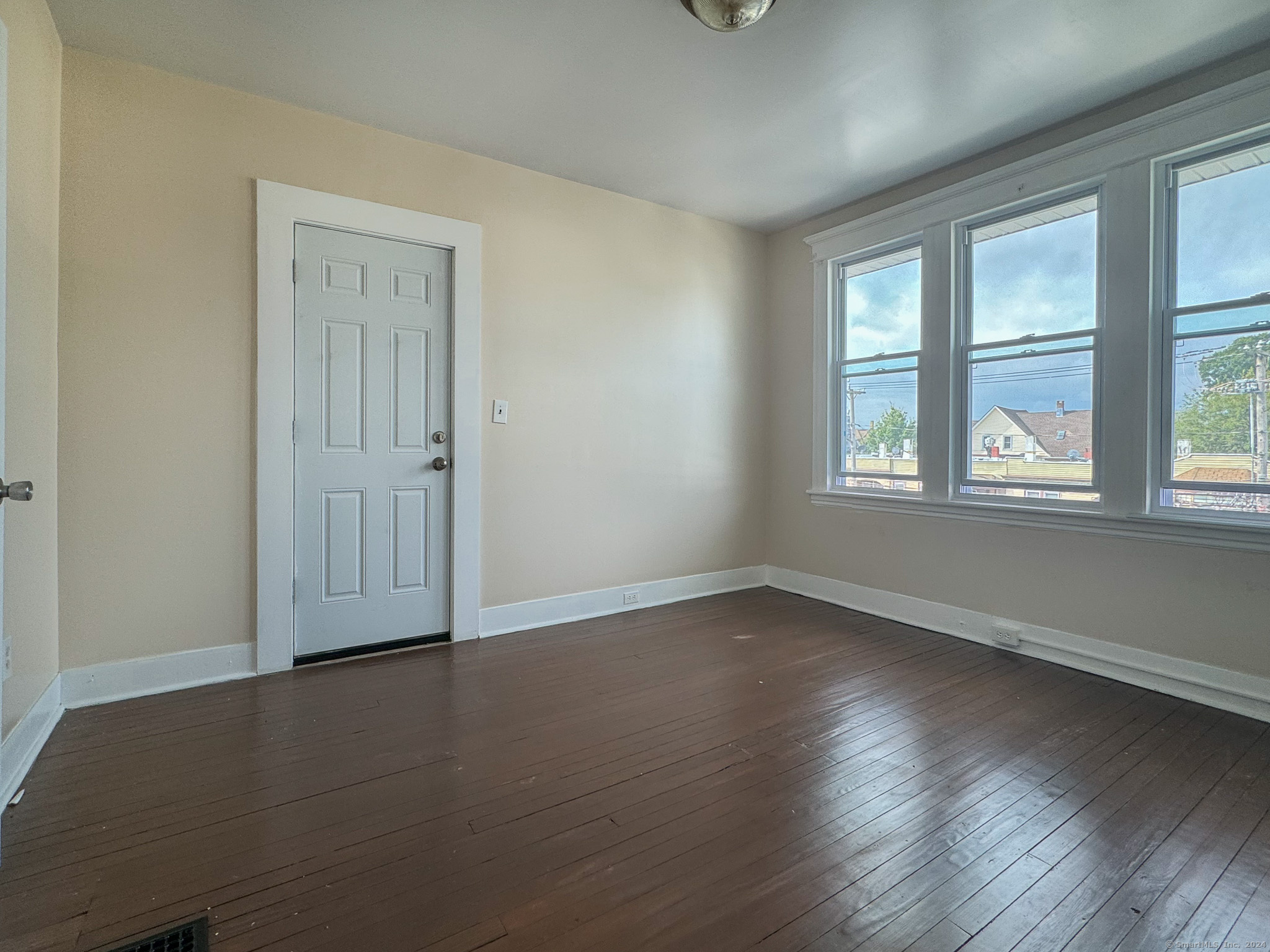 Property Photo:  2528 Main Street 3rd Floor  CT 06606 