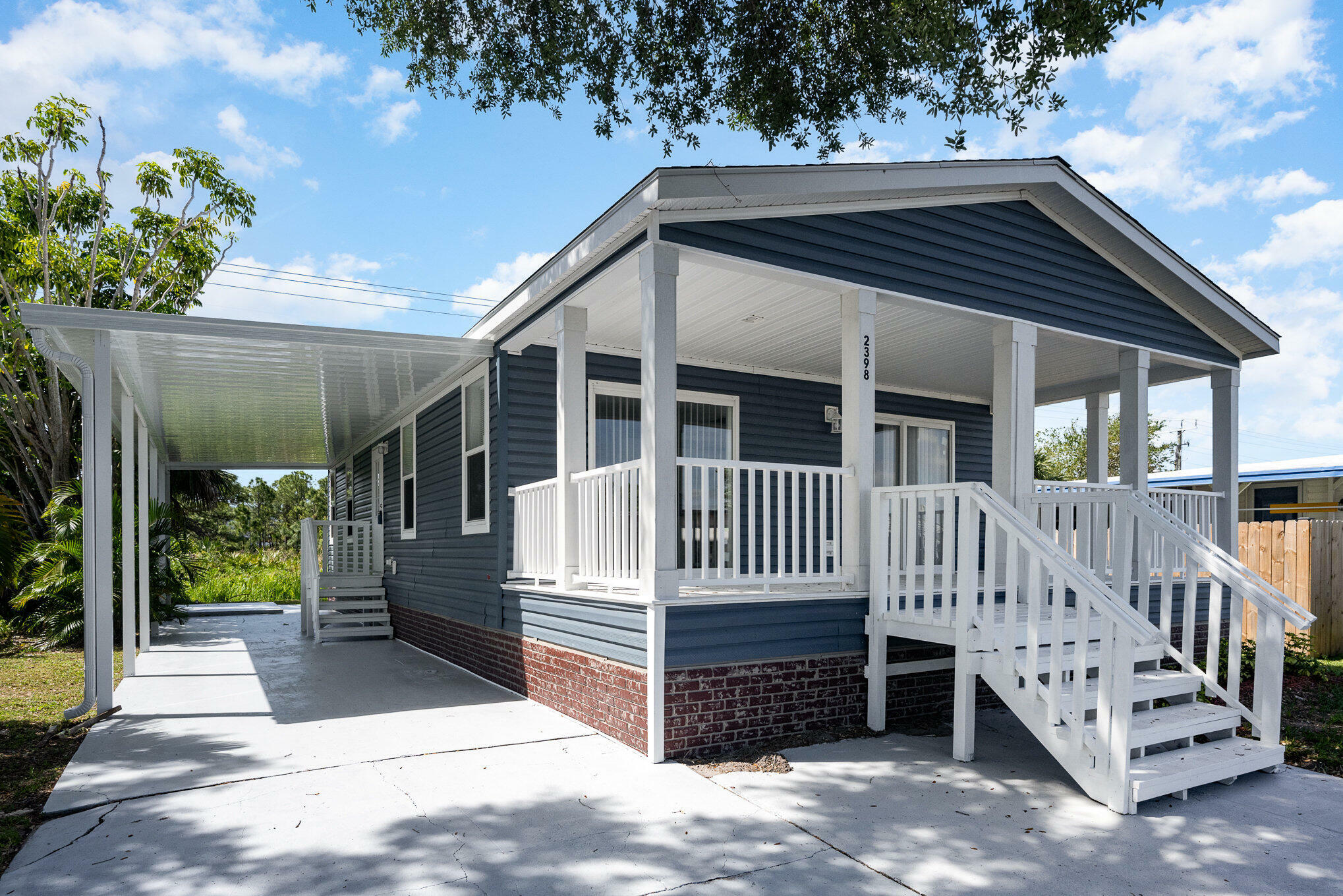 Property Photo:  2398 Royal Palm Drive NE  FL 32905 