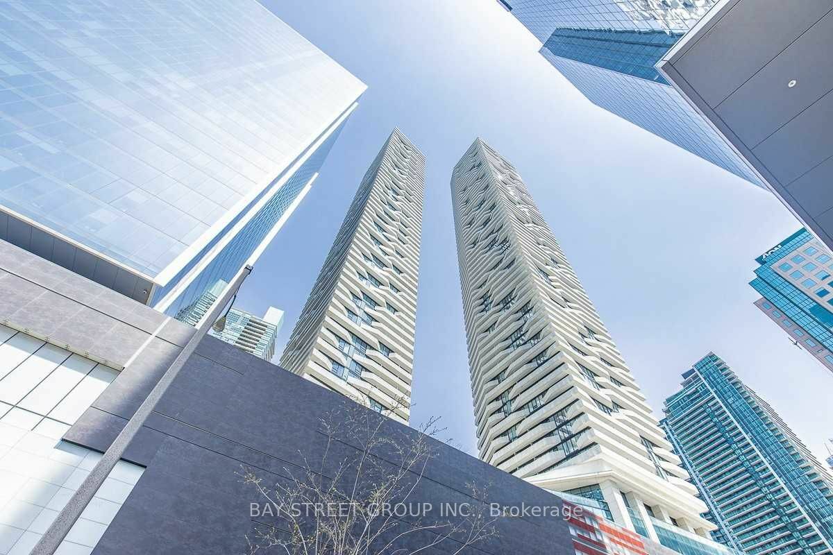 Property Photo:  100 Harbour St 4310  ON M5J 1B7 