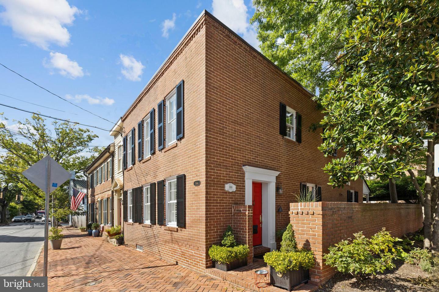 Property Photo:  166 Duke Of Gloucester Street  MD 21401 