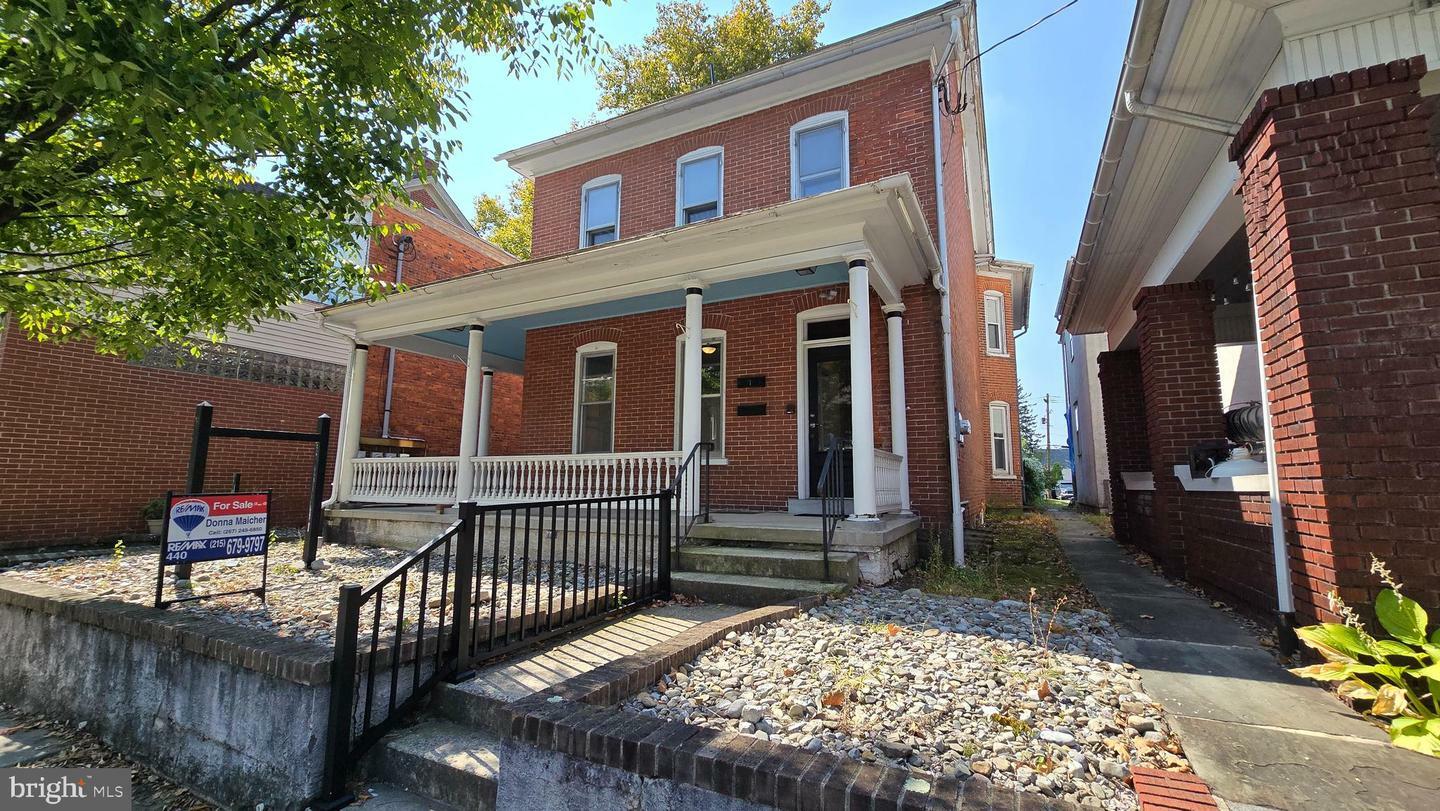 Property Photo:  222 Main Street  PA 18041 