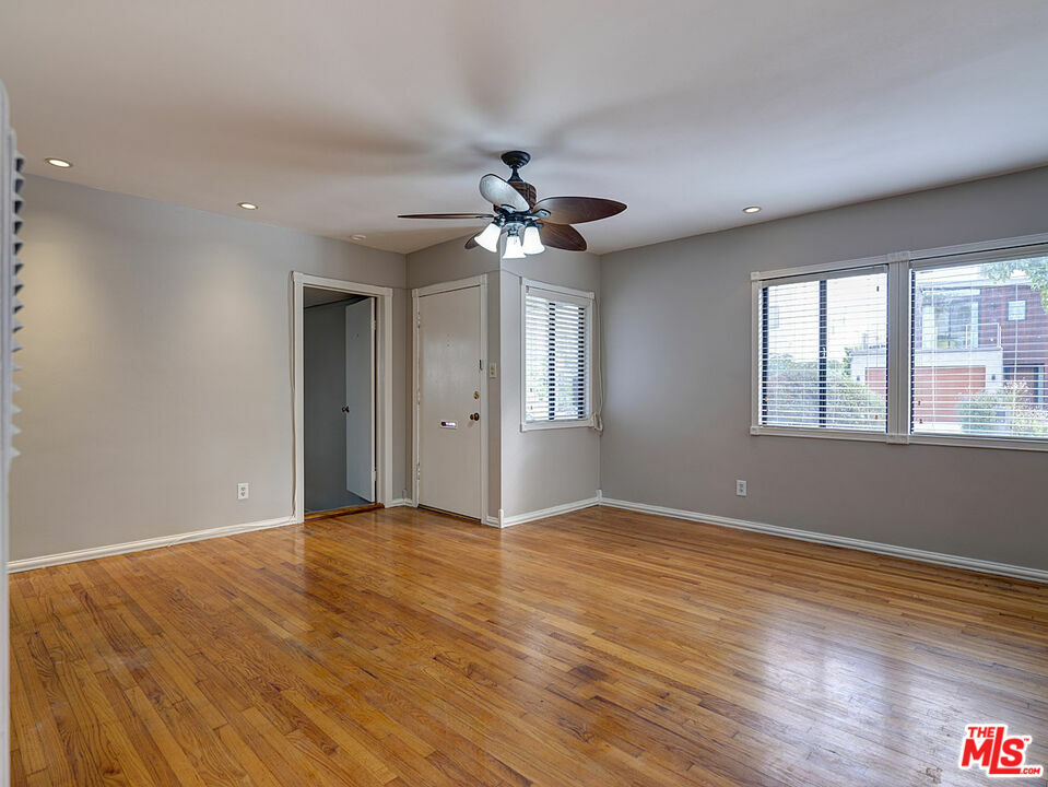 Property Photo:  4137   Sunnyside Ave  CA 90066 