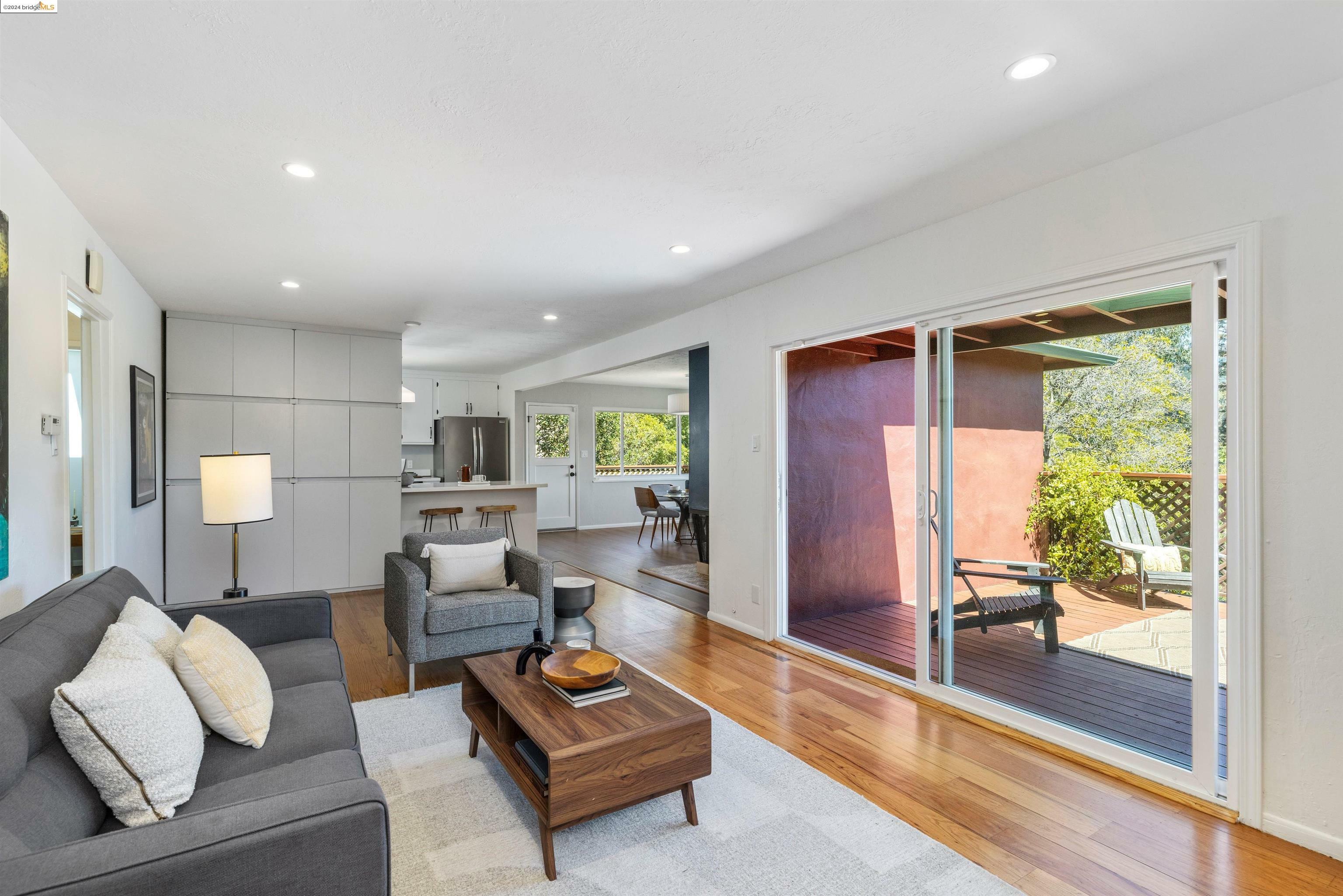 Property Photo: 6 Wyman Place CA 94619