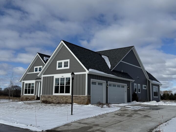 Property Photo:  1748 N River Cir  WI 53217 