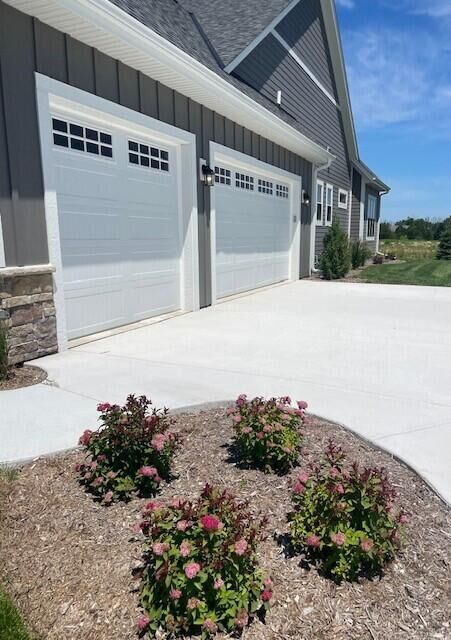 Property Photo: 1748 N River Cir WI 53217
