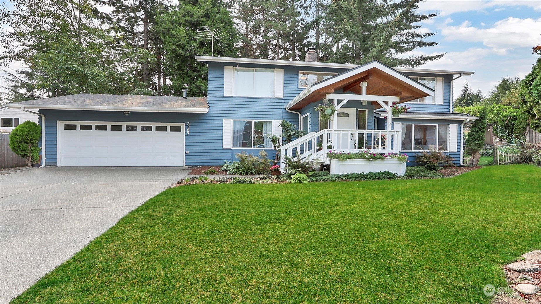 Property Photo:  3307 SW 331st Street  WA 98023 