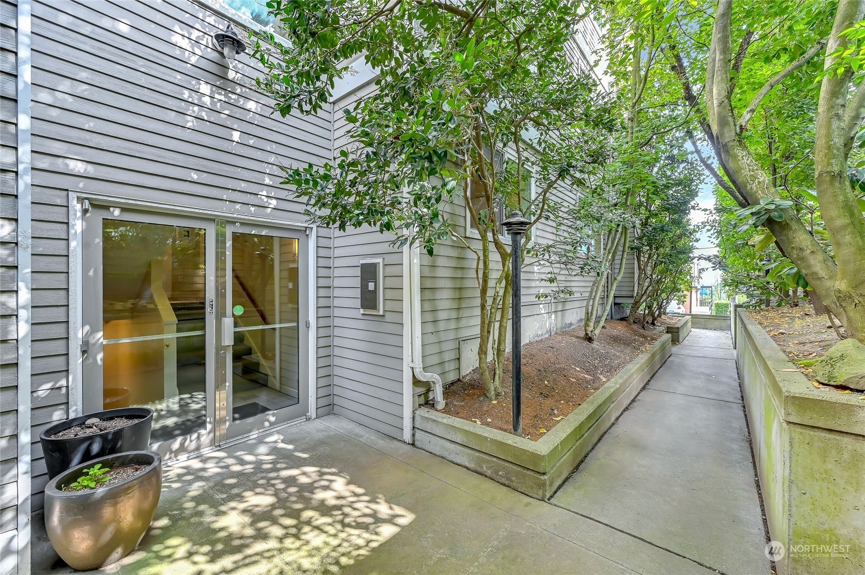 Property Photo:  1511 14th Avenue S 103  WA 98144 