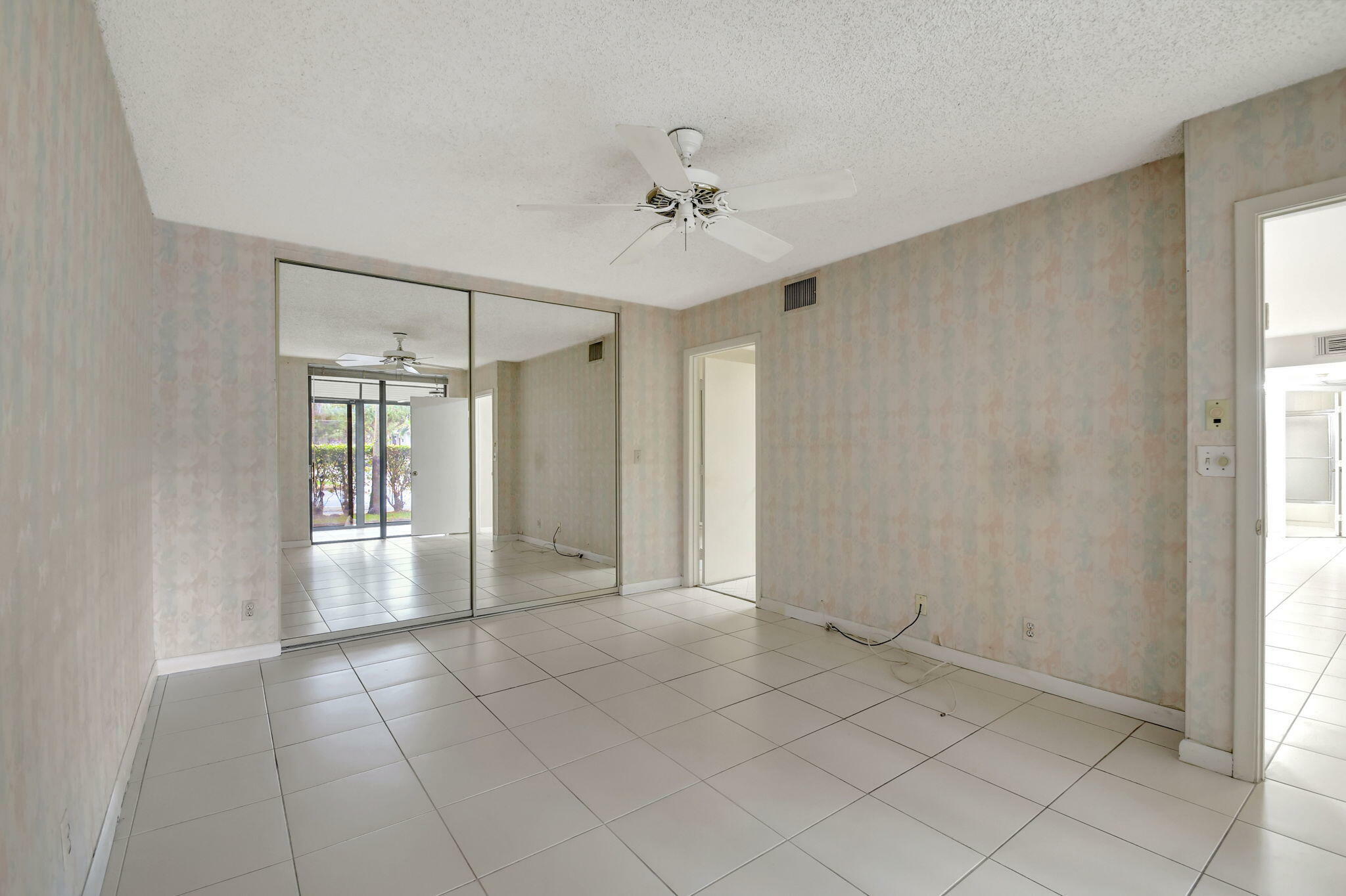 Property Photo:  5475 Verona Drive F  FL 33437 