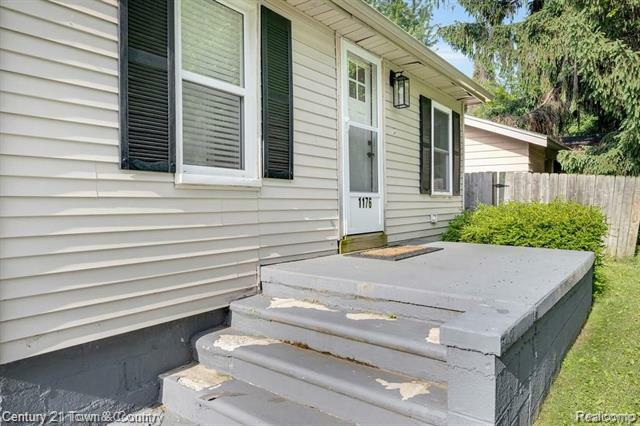 Property Photo:  1176 Hartland Drive  MI 48083 