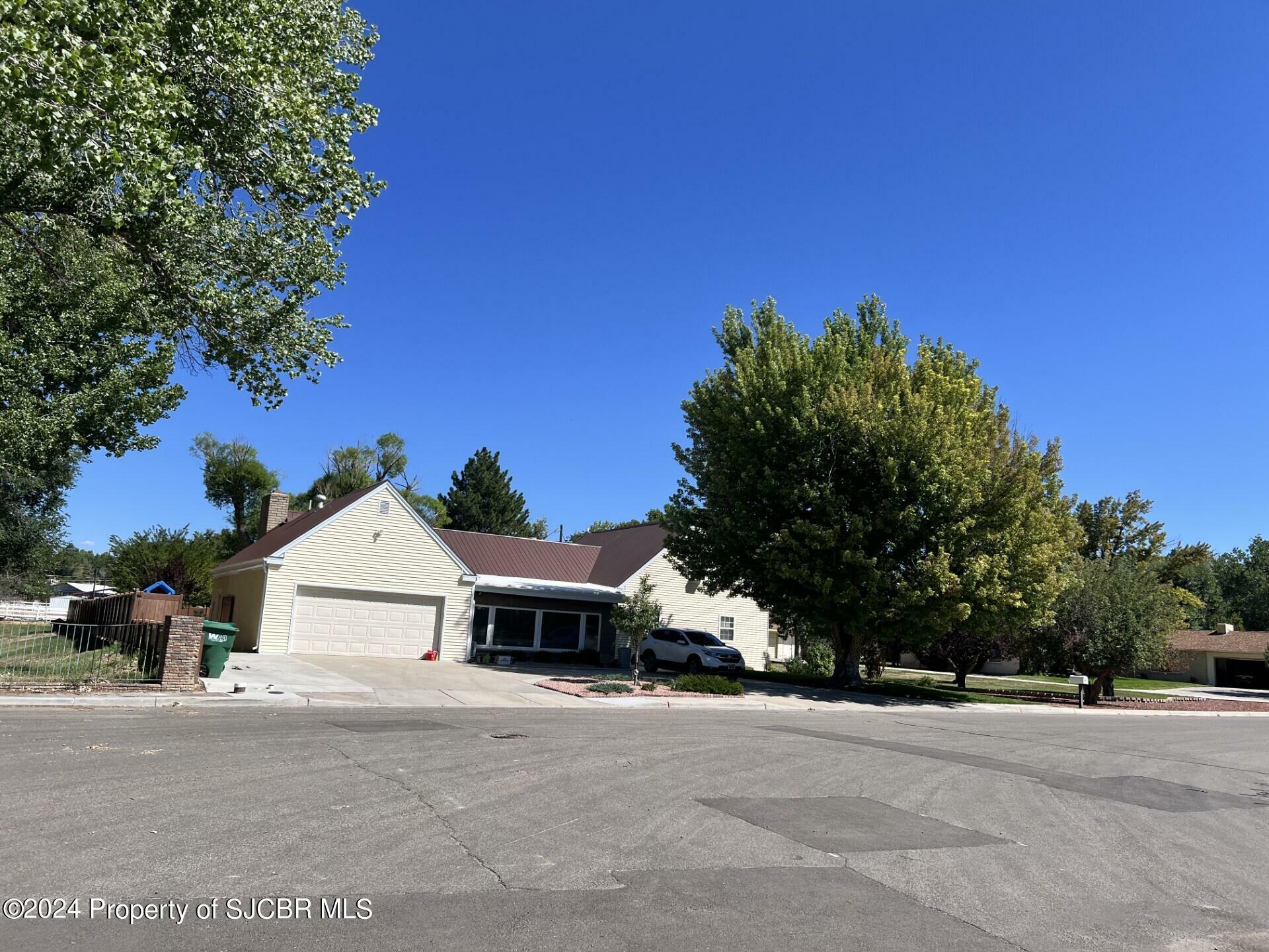 Property Photo:  828 Shady Lane  NM 87401 