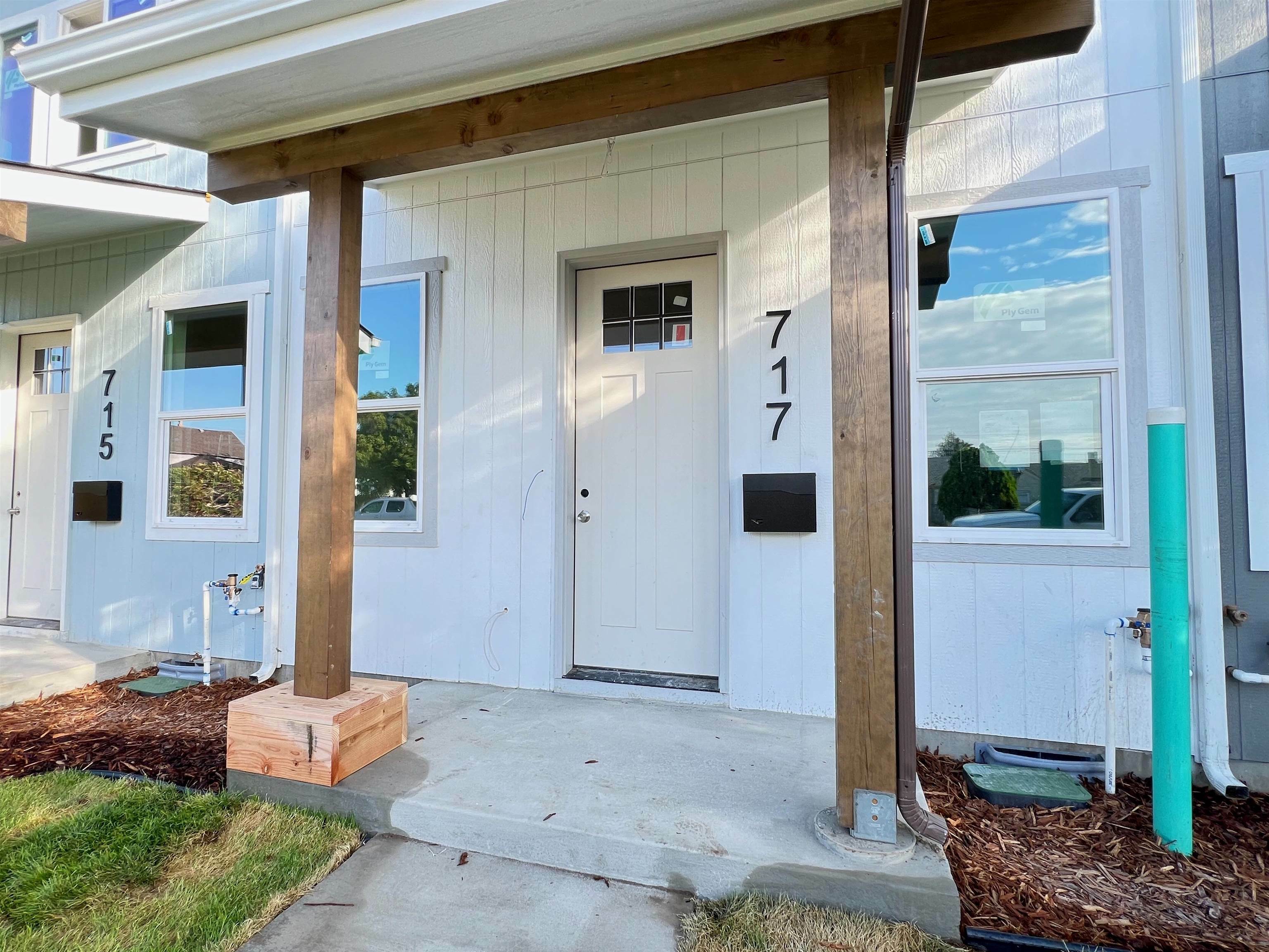 Property Photo:  717 E Lacrosse Ave  WA 99207 