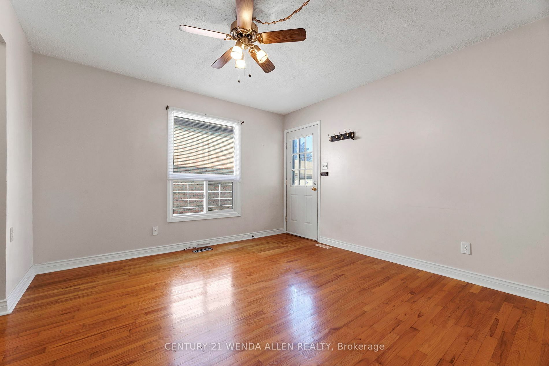 Property Photo:  24 Lady Bower Cres  ON M1B 4R2 