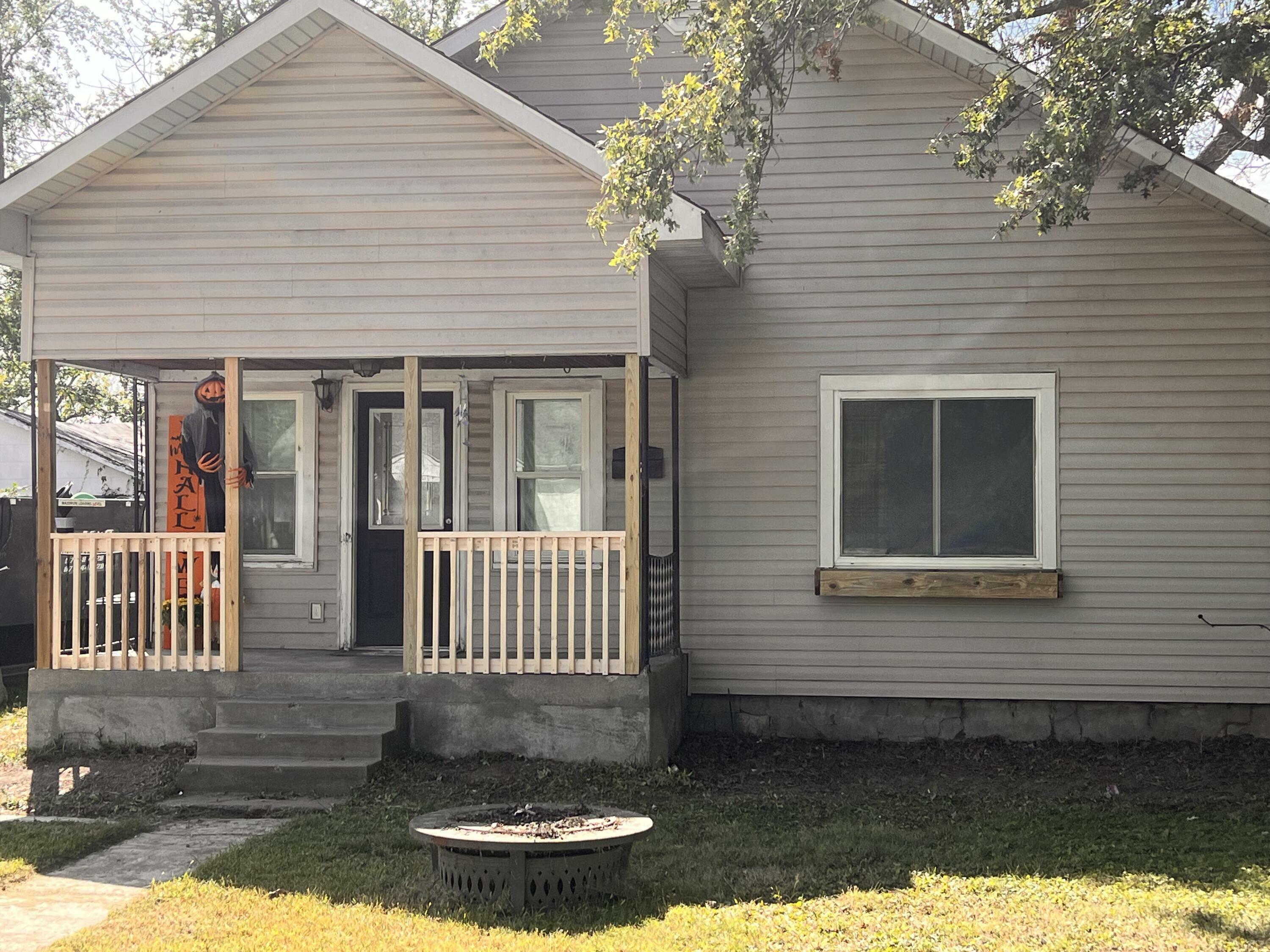 Property Photo:  132 W Burnett Street  MO 65240 