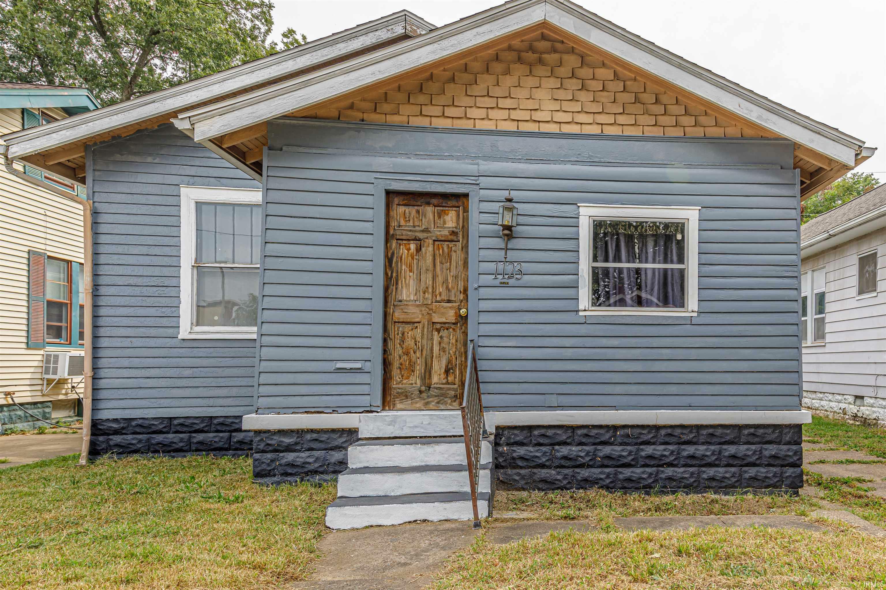 Property Photo:  1123 Adams Avenue  IN 47714 