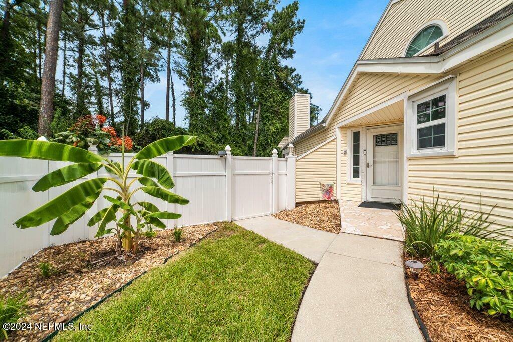 Property Photo:  9814 Moorings Drive  FL 32257 