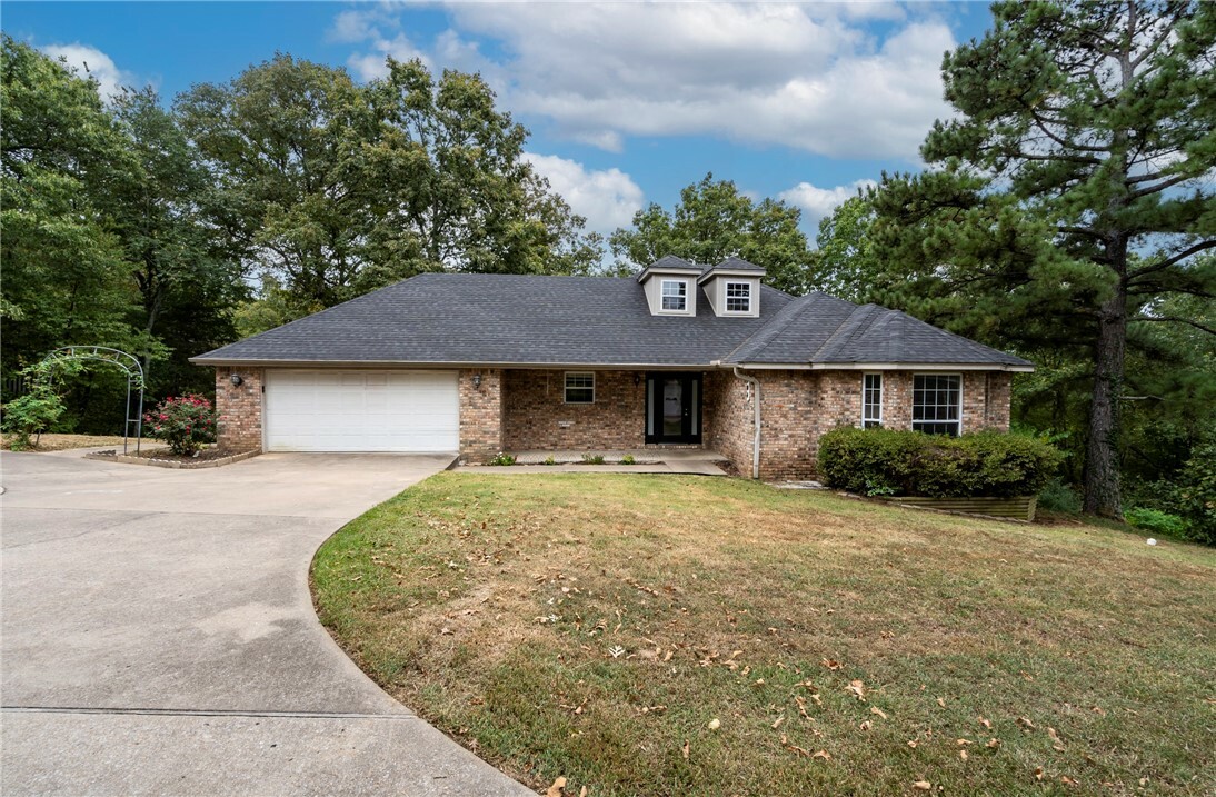 Property Photo:  704 E Red Oak Street  AR 72761 