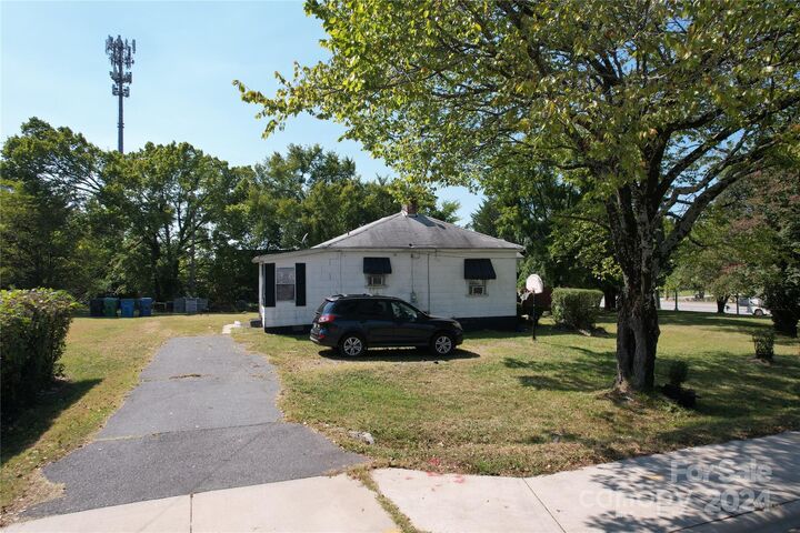 Property Photo:  110 Sims Parkway  NC 28075 