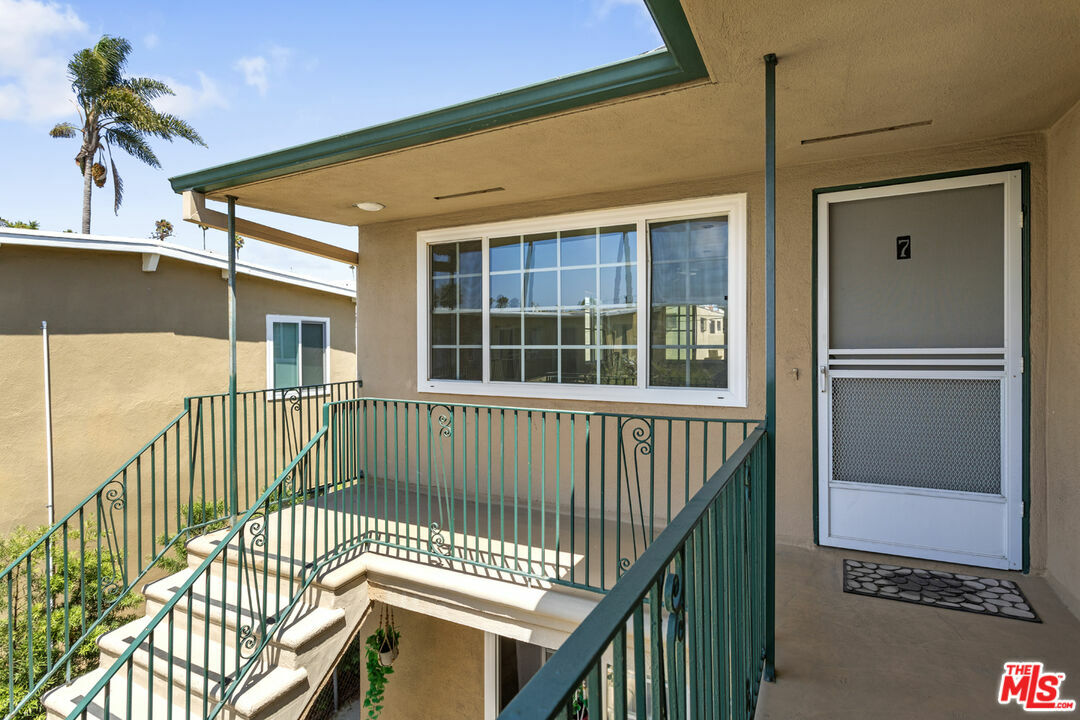 Property Photo:  1437 Harvard St 7  CA 90404 