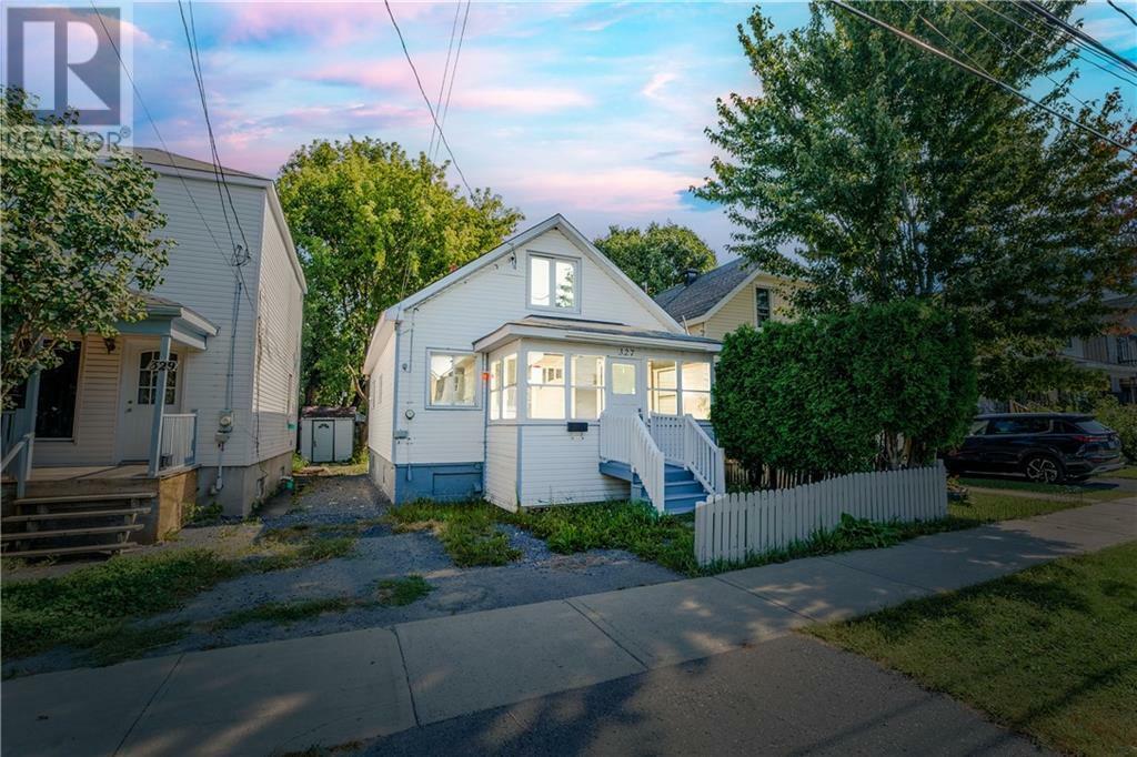 Property Photo:  327 Carleton Street  ON K6H 4X6 