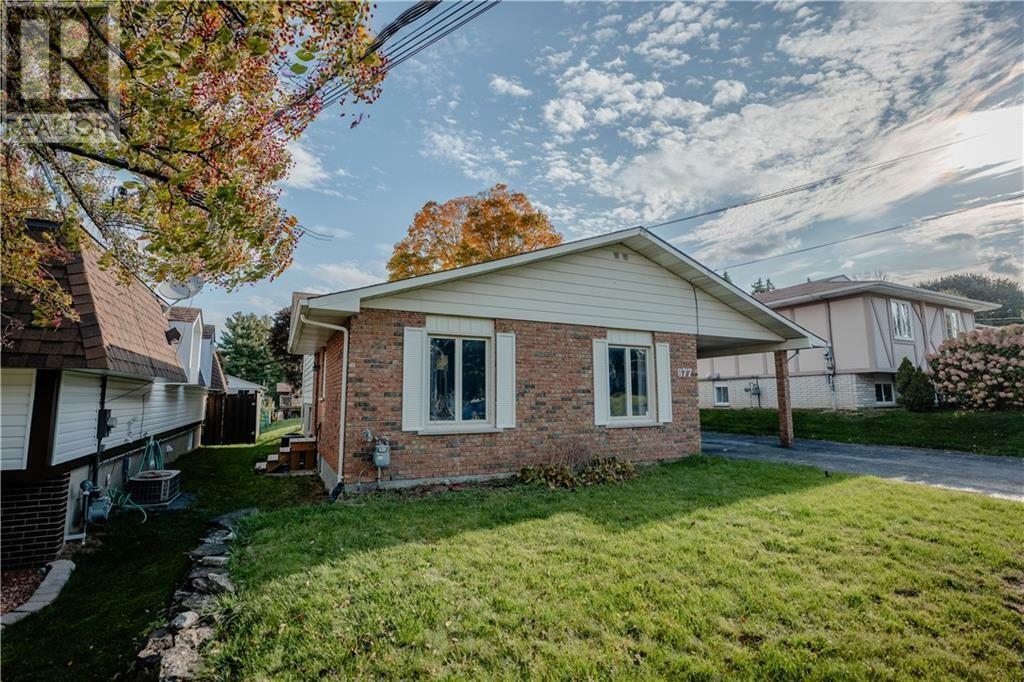 Photo de la propriété:  877 Laflin Street  ON K6J 5J3 