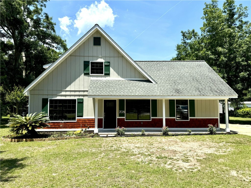 Property Photo:  708 W Conyers Street  GA 31558 