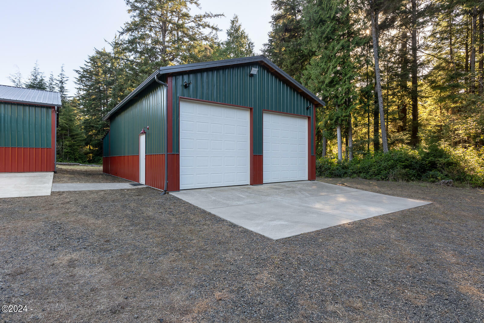 Property Photo: 32 NW Legion Road OR 97394