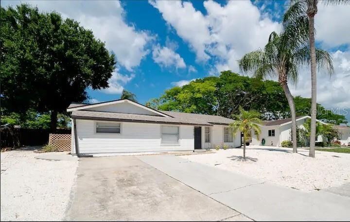 Property Photo:  4018 Sandpointe Drive  FL 34205 