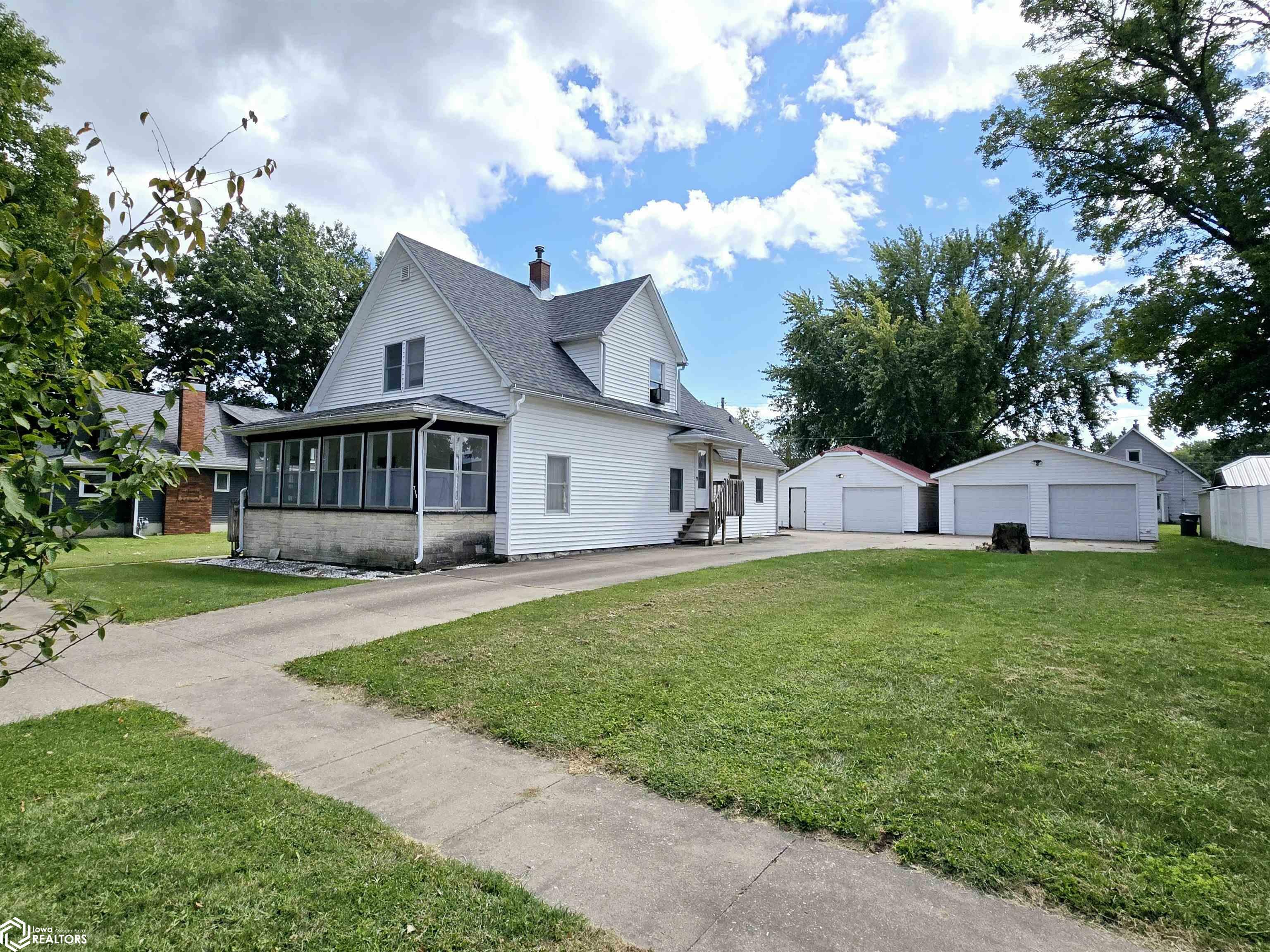 Property Photo:  711 Sweeny Avenue  IA 52601 