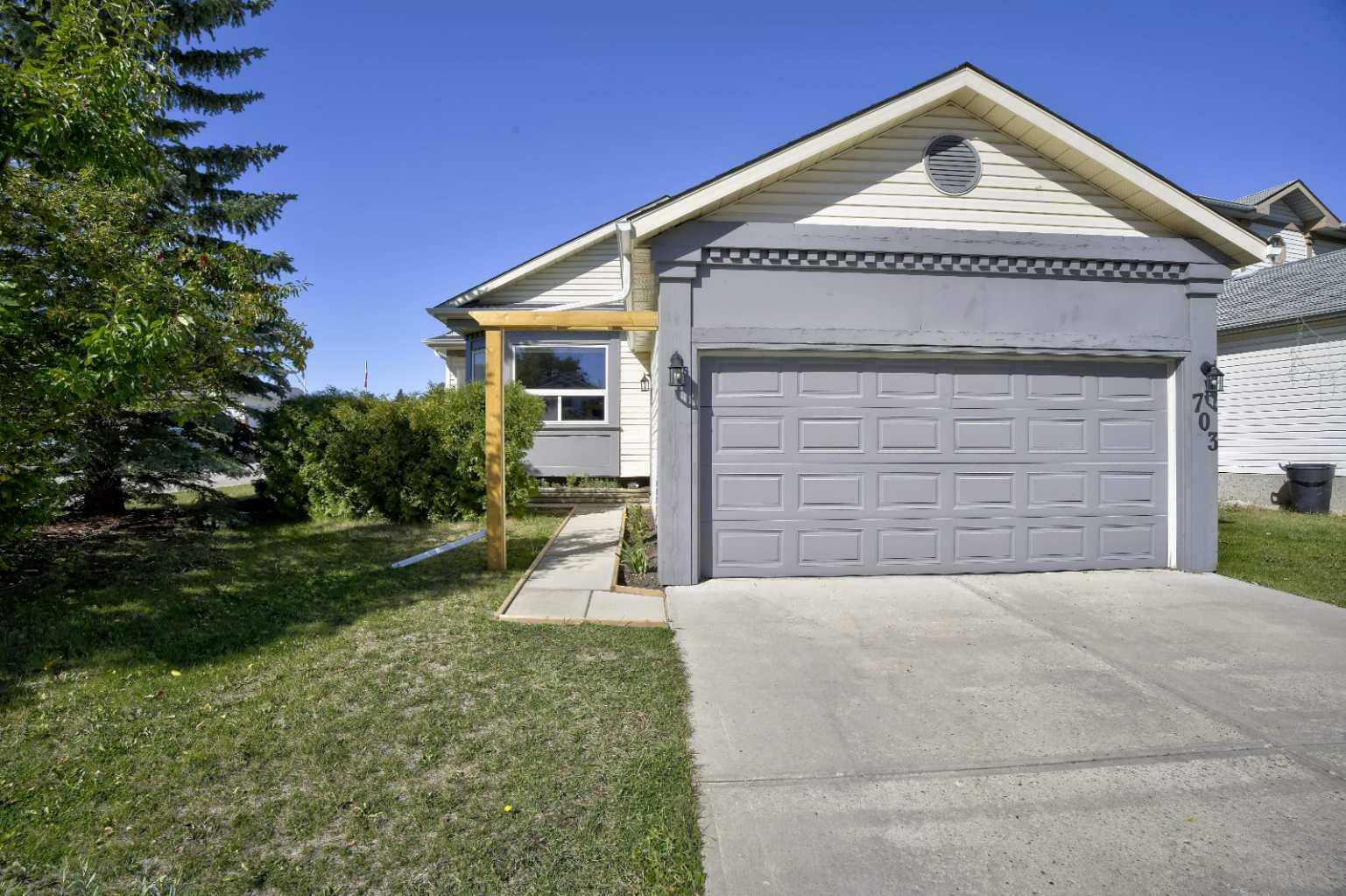 Photo de la propriété:  703 Woodside Drive NW  AB T4B 2G9 