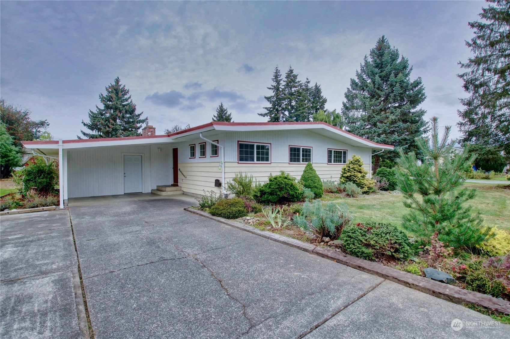 Property Photo:  1857 E Fowler Street  WA 98274 