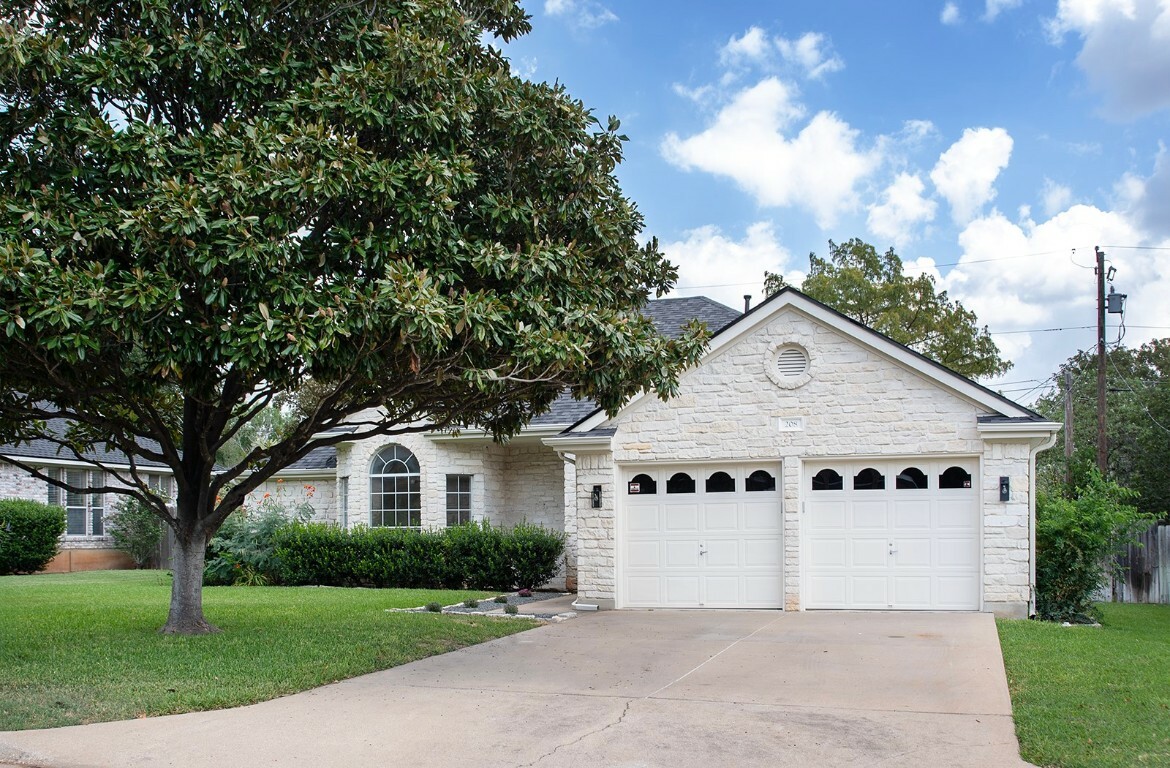 Property Photo:  208 Rockmoor Drive  TX 78628 