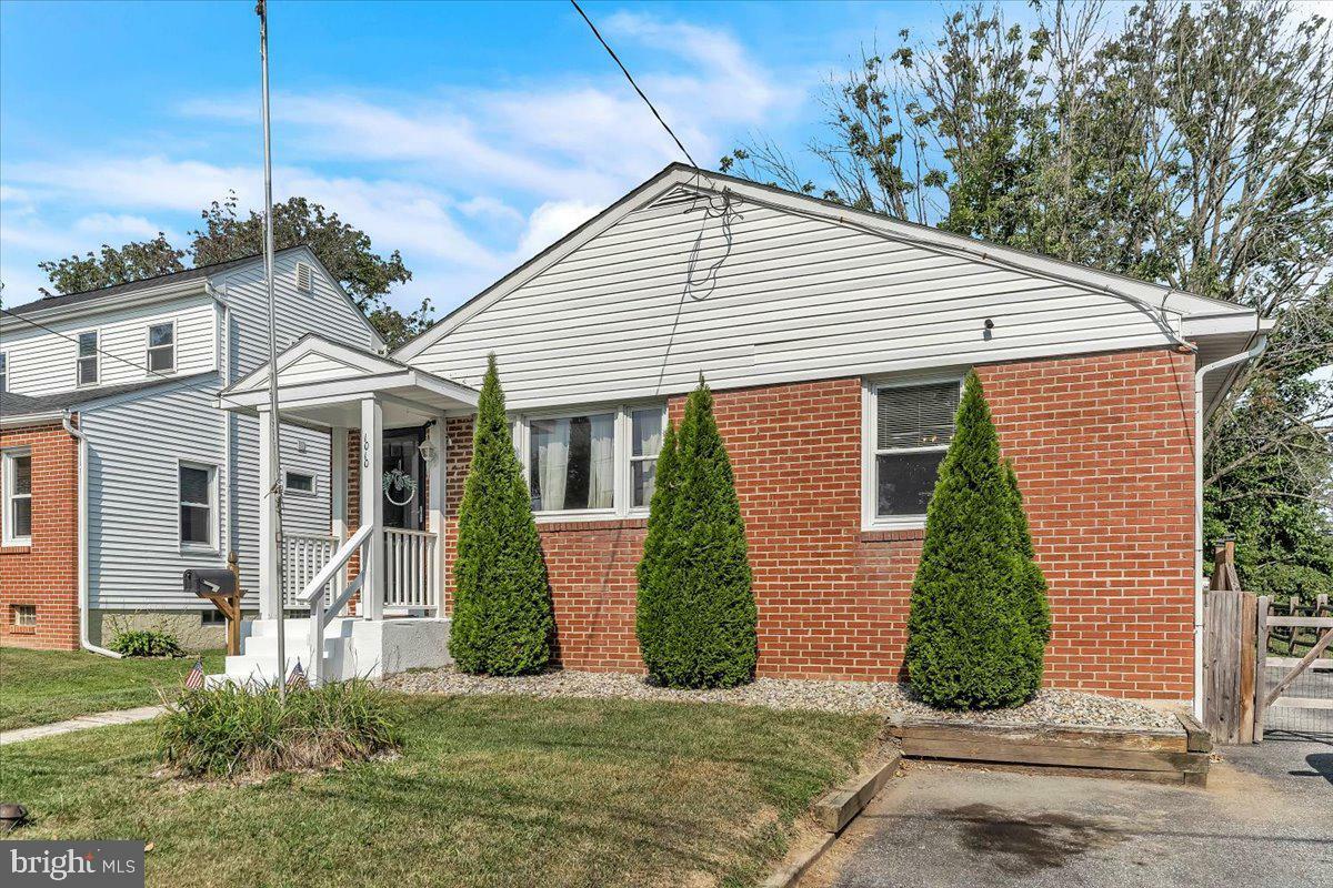 Property Photo:  1010 Thornton Road  PA 19061 