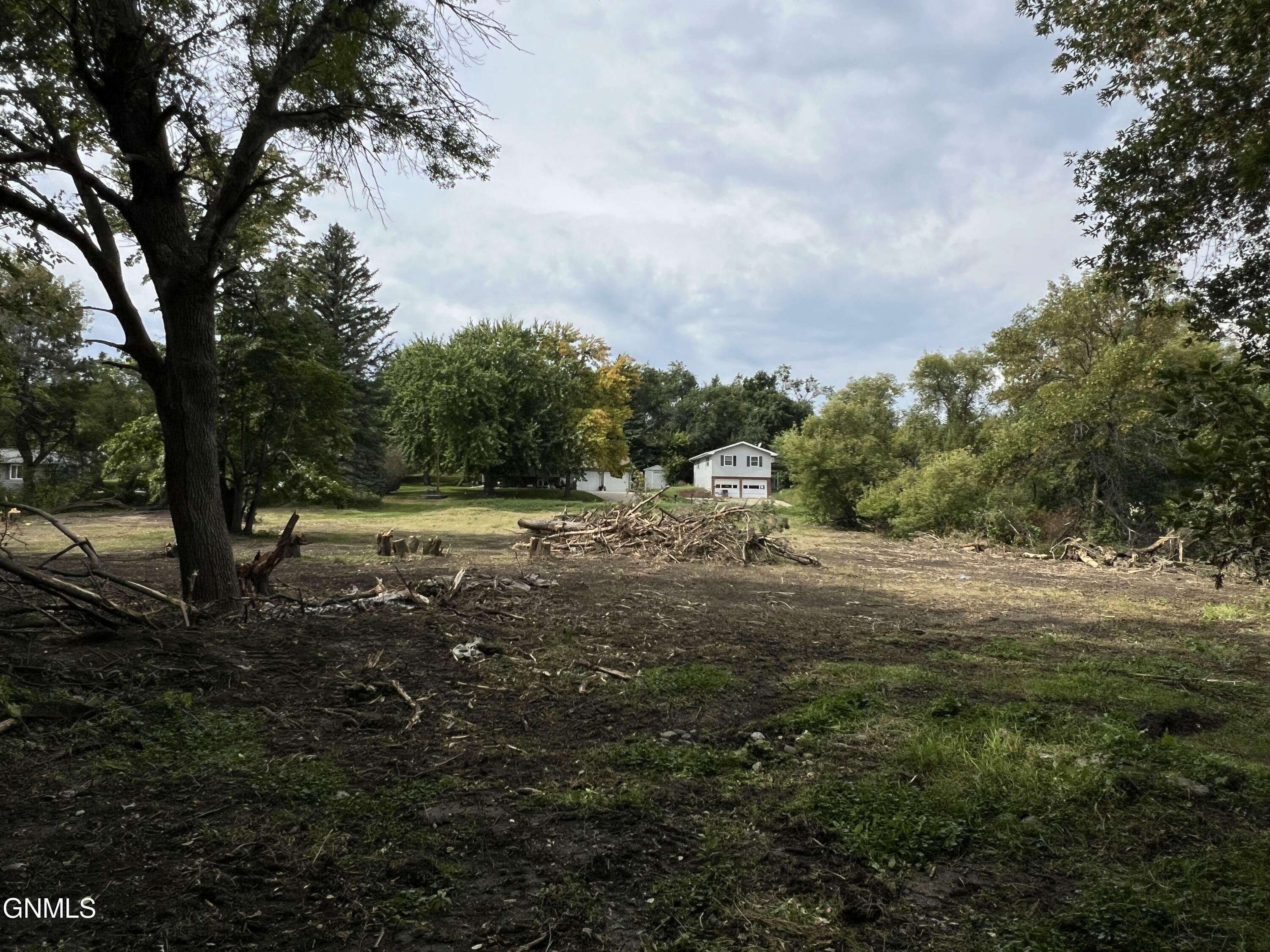 Property Photo:  724 8th Avenue NW  ND 58401 