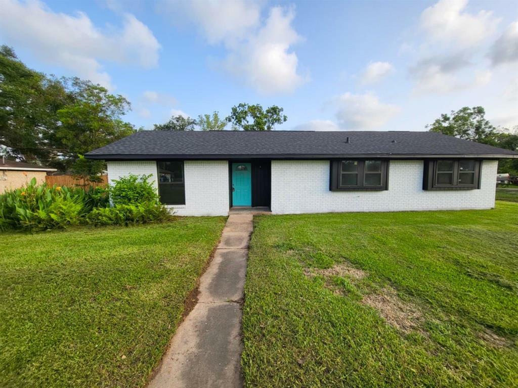 Property Photo:  123 Ivy Street  TX 77541 