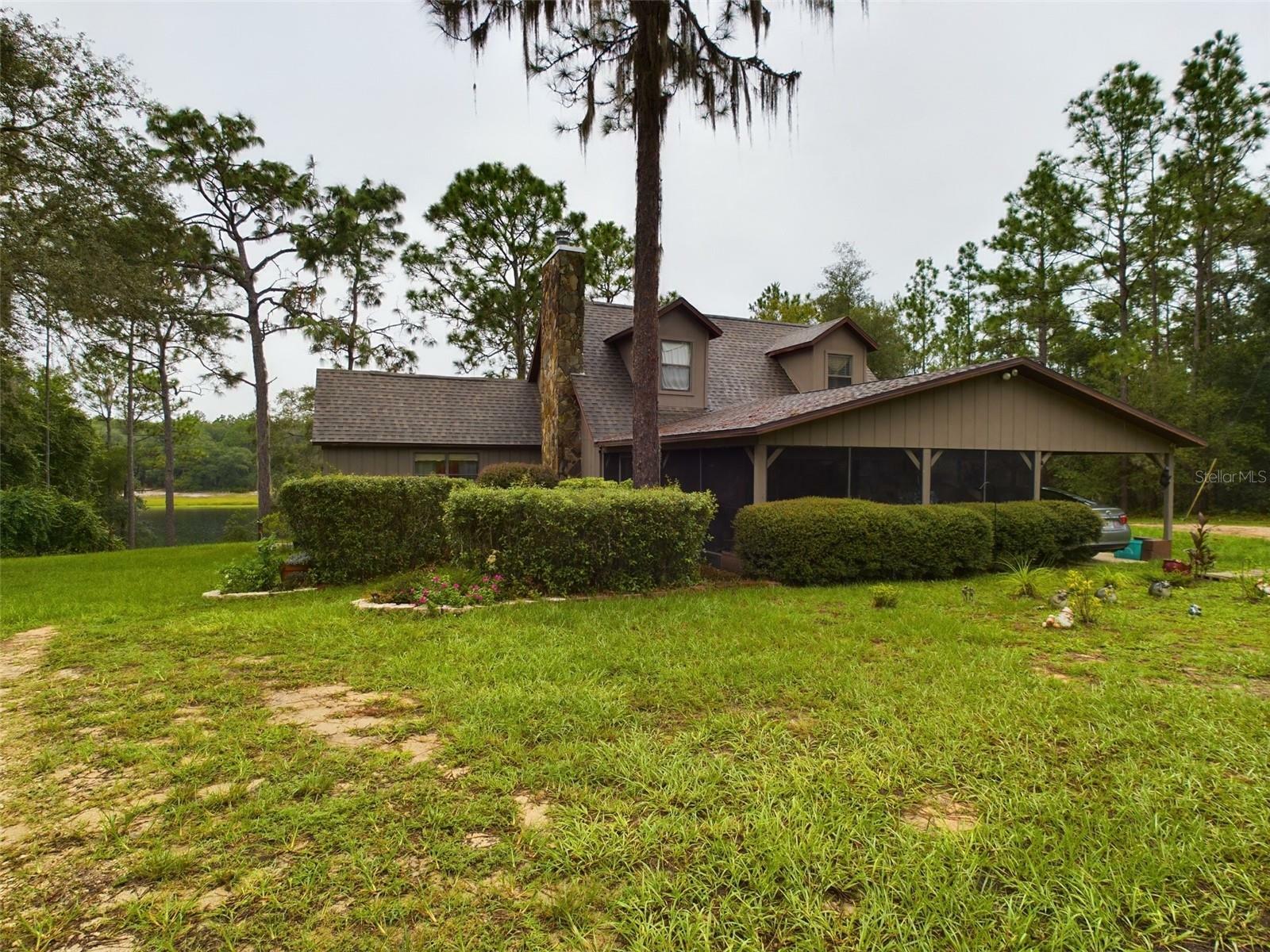 Property Photo: 172 Hour Glass Circle FL 32640