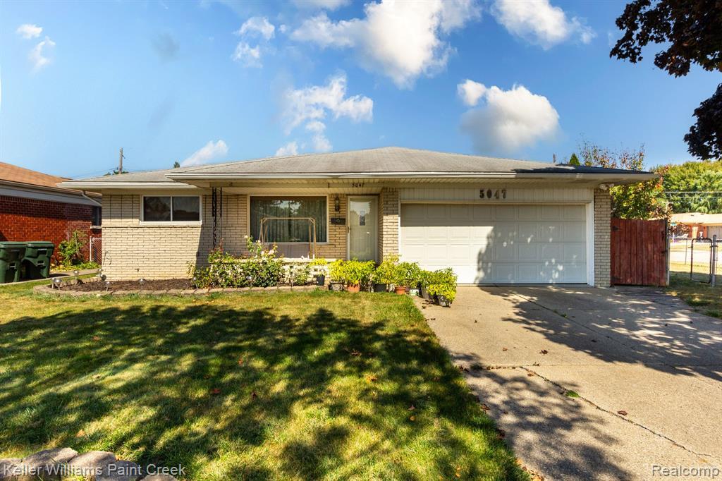 Property Photo: 5047 Fleming Court MI 48310 6647