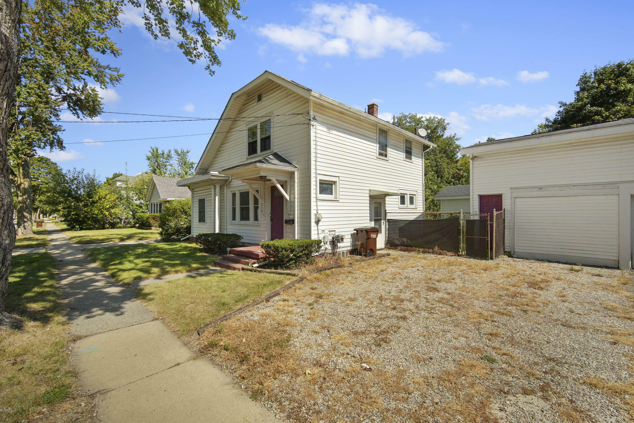 Property Photo:  719 S West Avenue  MI 49203 