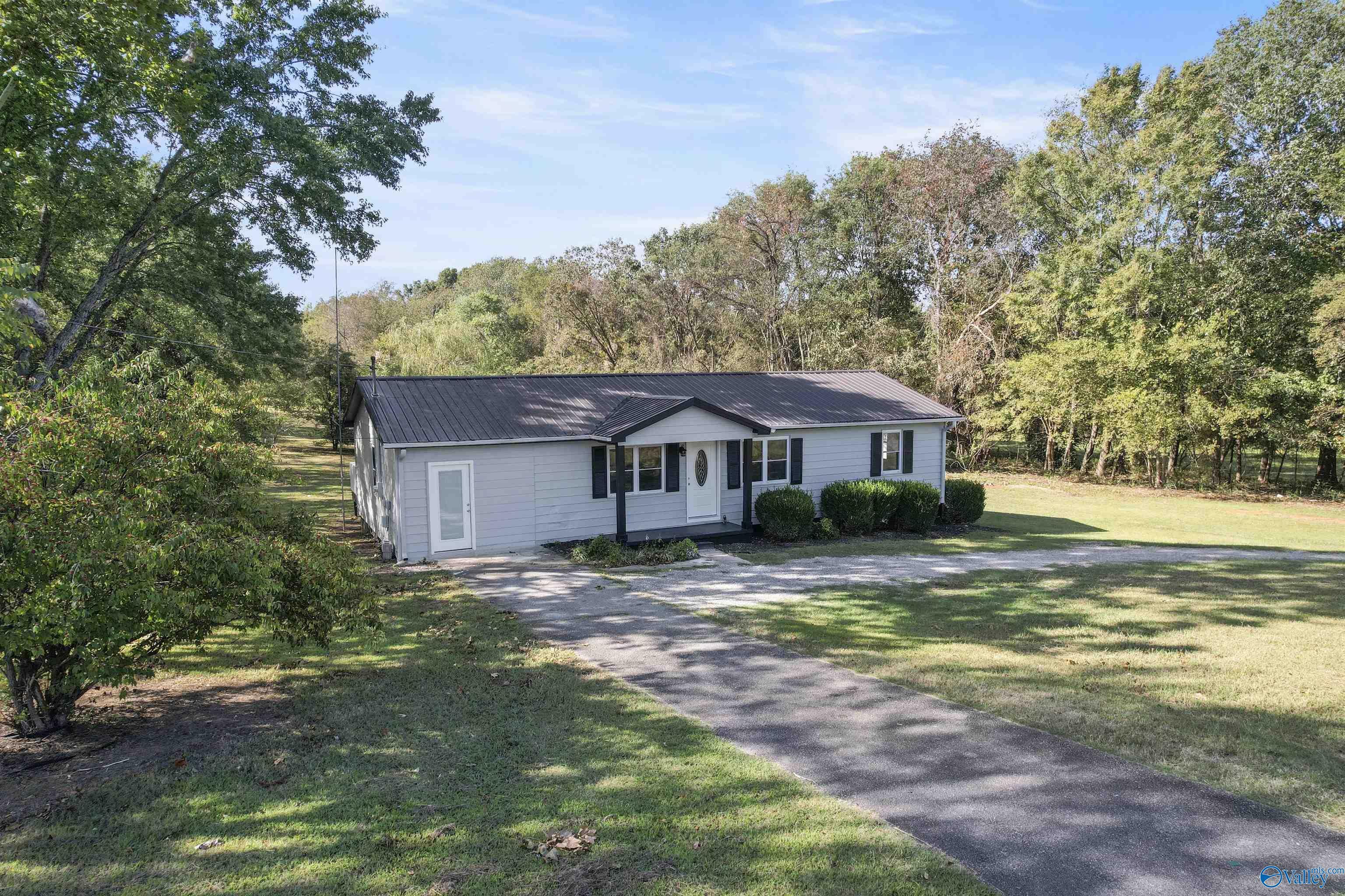 Property Photo:  164 Link Road  AL 35761 