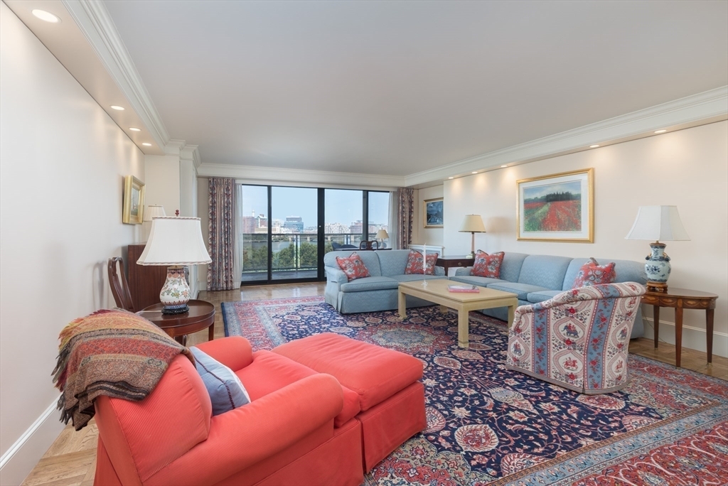 Property Photo:  180 Beacon Street 8G  MA 02116 