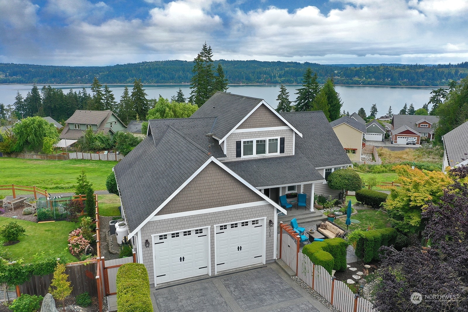 Property Photo:  1310 Greenway Place  WA 98249 