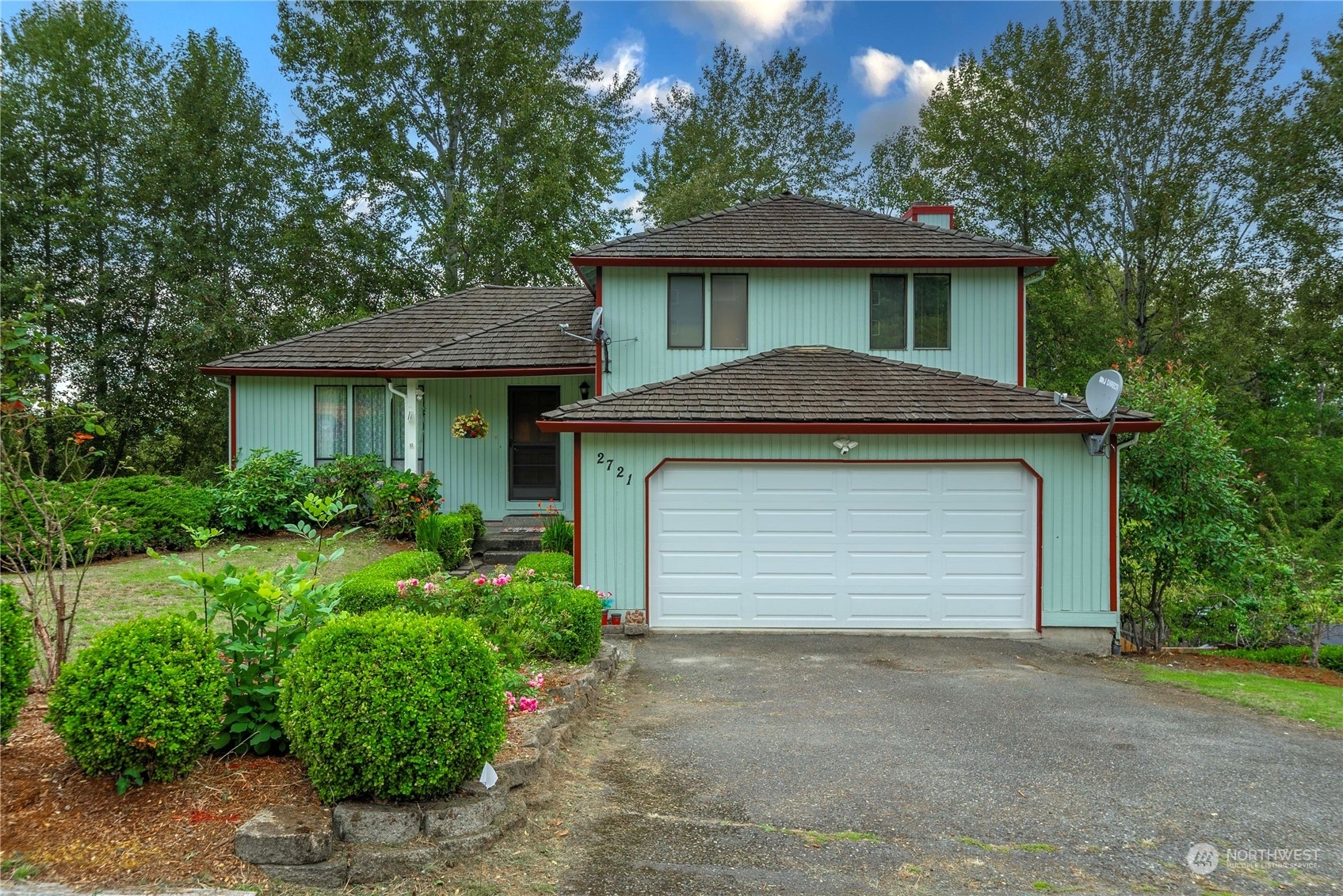 Property Photo:  2721  Mill Avenue S  WA 98055 