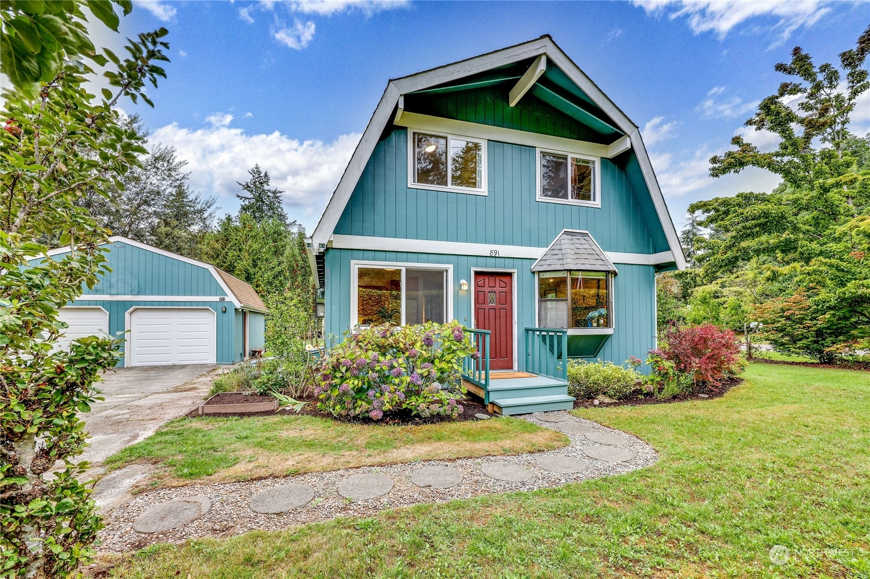 891 Park Avenue NE  Bainbridge Island WA 98110 photo