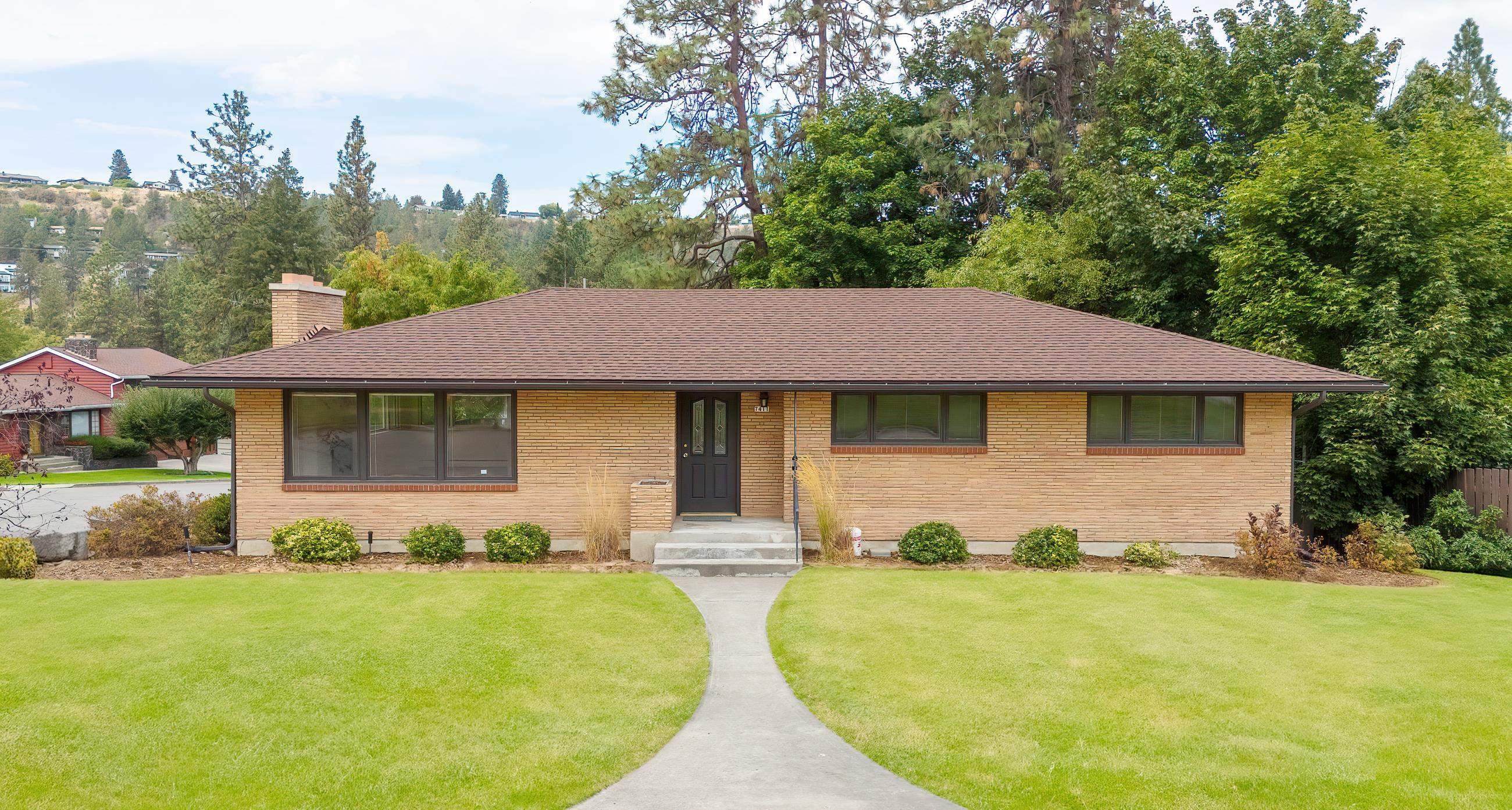 Property Photo:  7411 N Fox Point Dr  WA 99208 