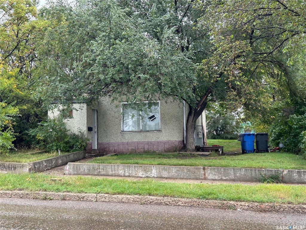 Property Photo:  852 108th Street  SK S9A 2A6 