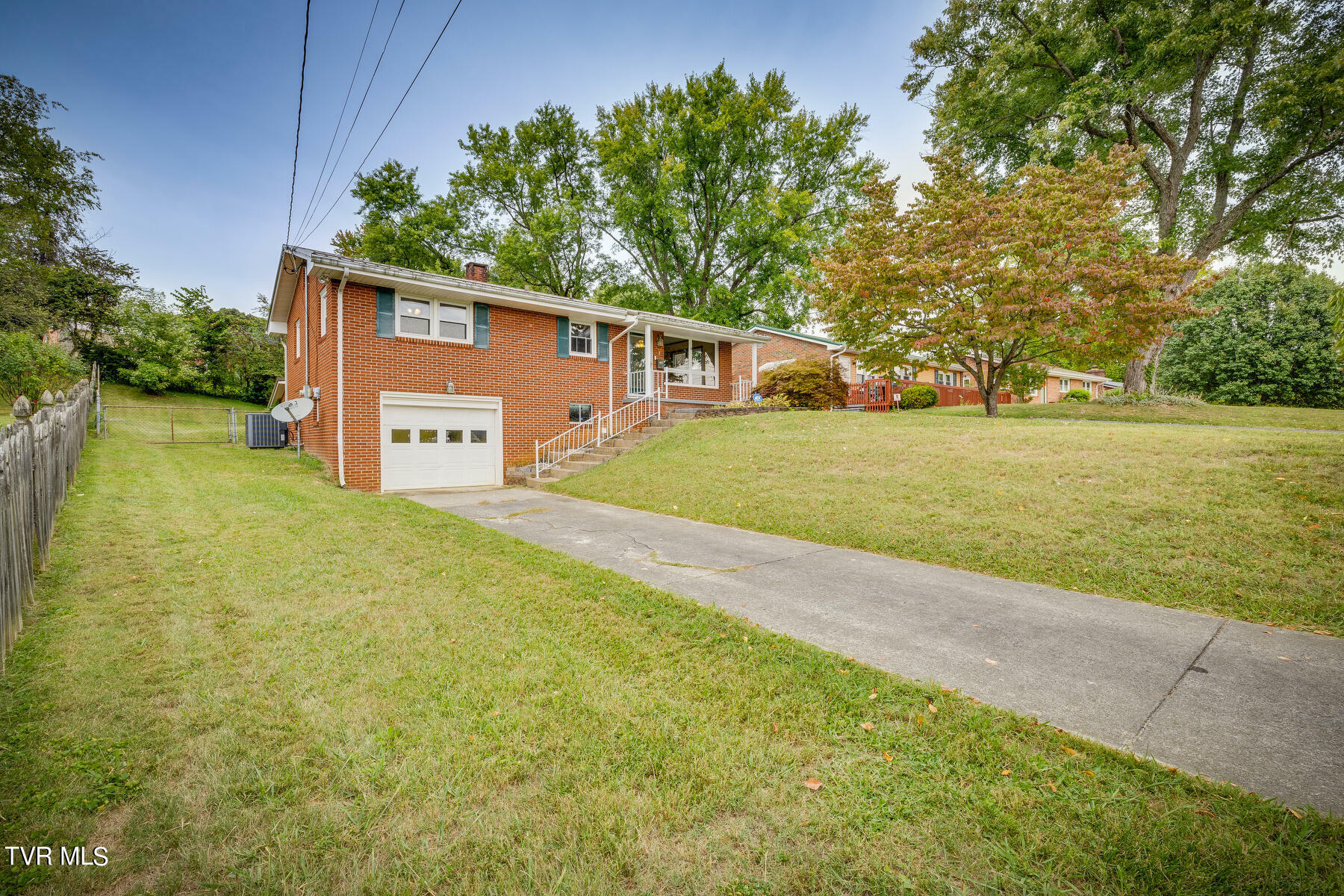 Property Photo:  318 Greenway Drive  TN 37604 