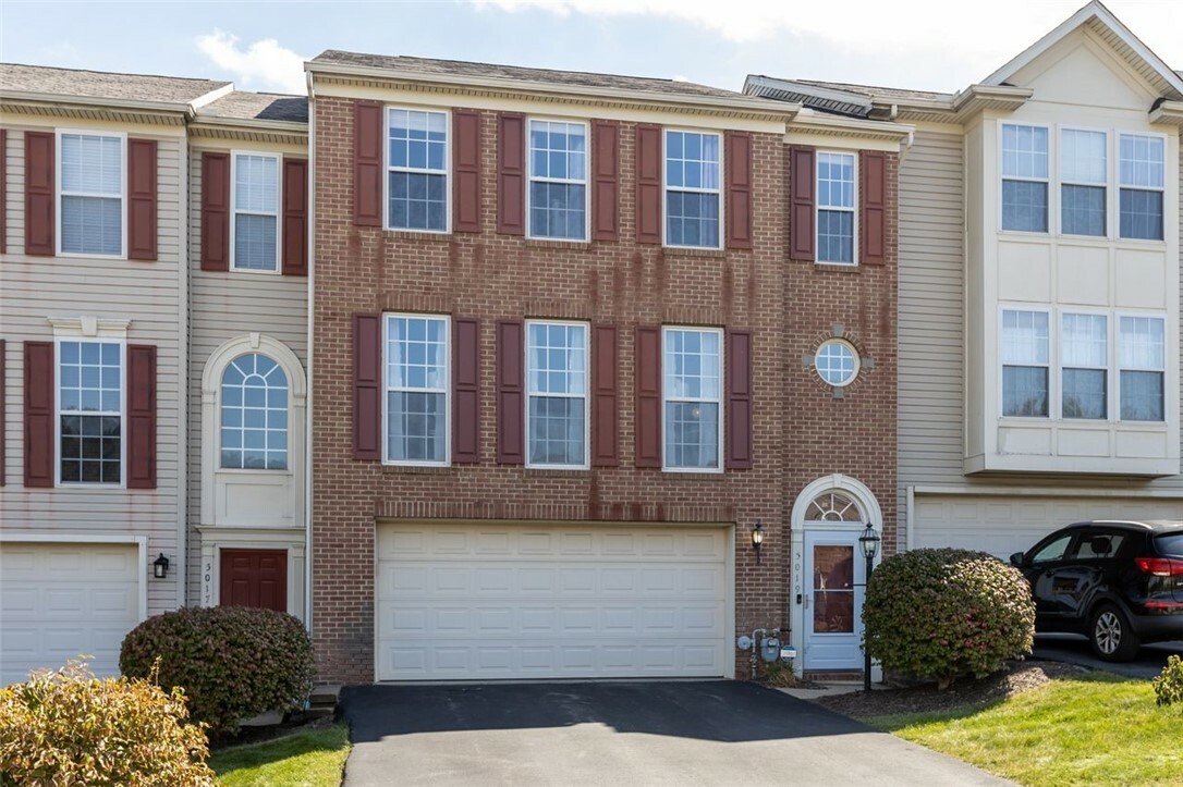 Property Photo:  5019 Foxwood Court  PA 15044 