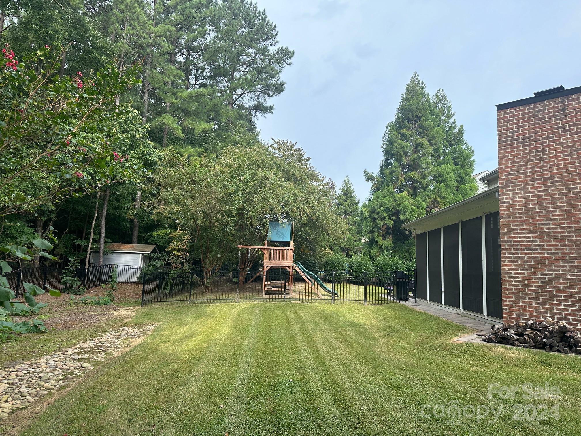 Property Photo:  424 Ranelagh Drive  NC 28173 